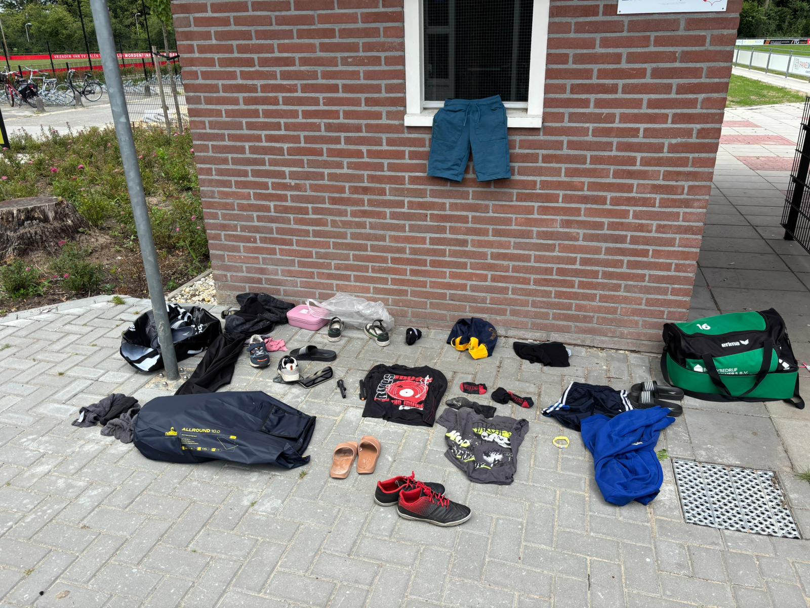 Gevonden voorwerpen voetbalkamp ophalen