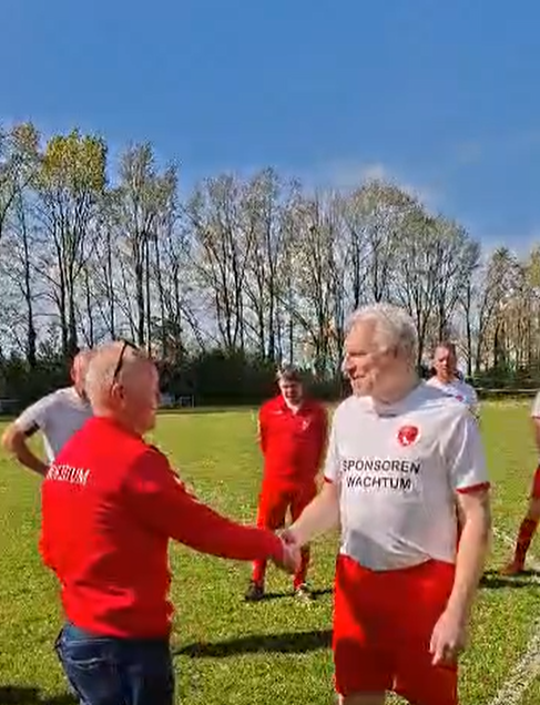 Derk Lennips in zonnetje gezet door zijn team