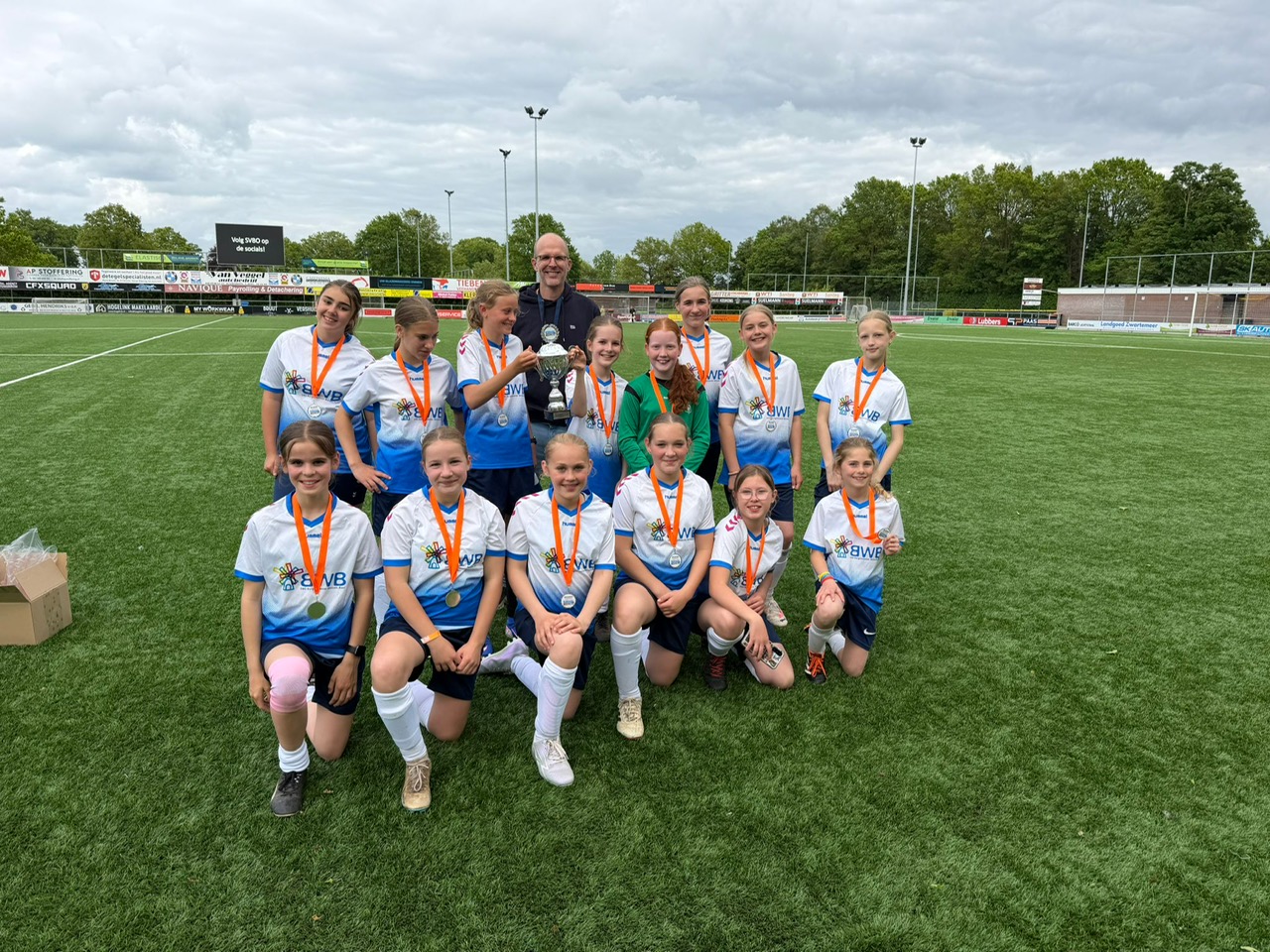Meiden BWB-school plaatsen zich voor districtsfinale schoolvoetbal