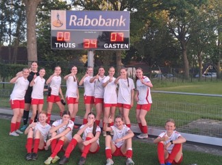 Meiden JO13/JO15 oefenen tegen SV Gramsbergen MO 15-2
