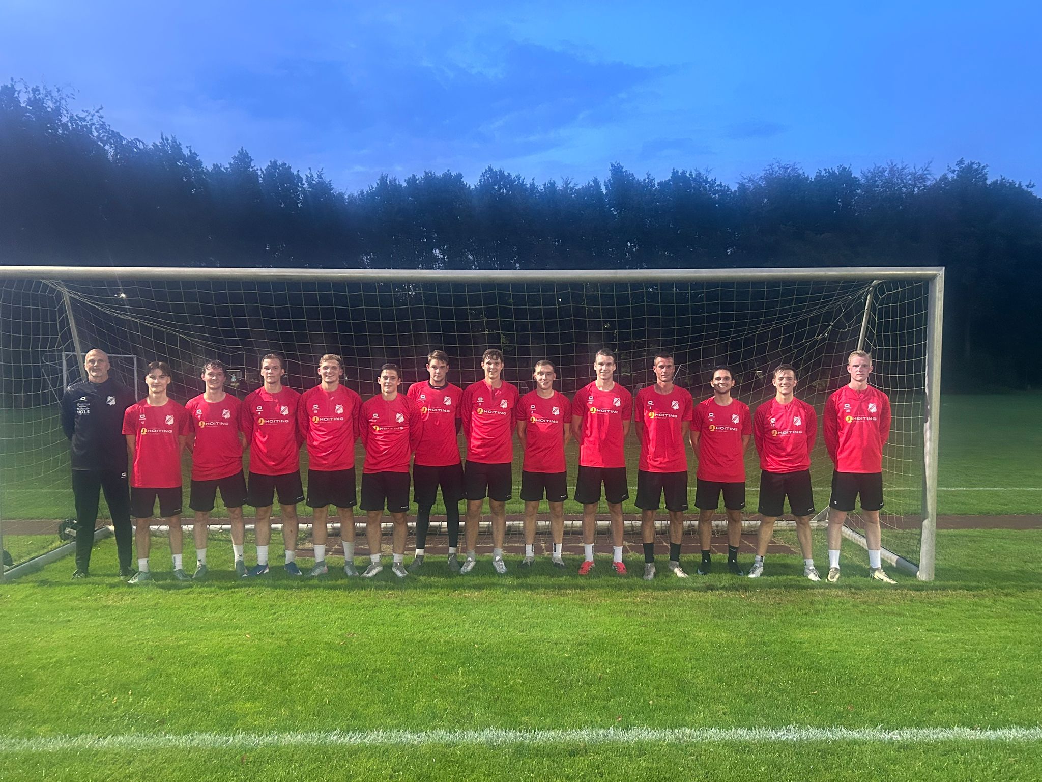 Spelers eerste en tweede selectie krijgen nieuw trainingstenue