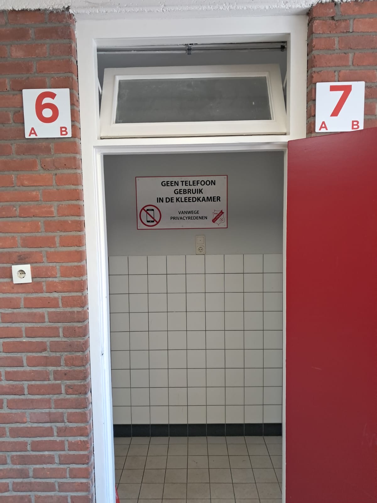 Reminder: geen telefoongebruik in de kleedkamer