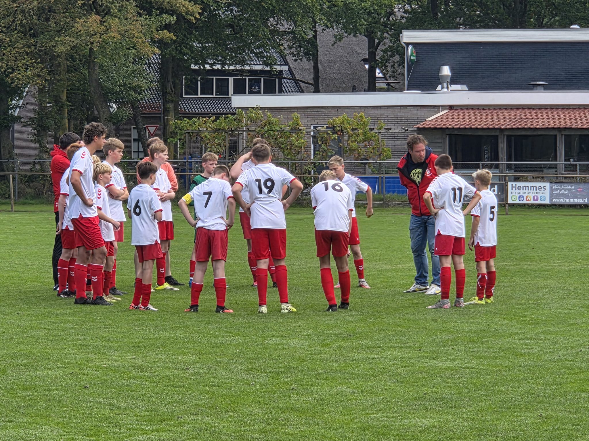 ⚽ Voetbalspektakel bij Vios: Dalen JO15-2 toont Karakter, Passie en Plezier! 🔥